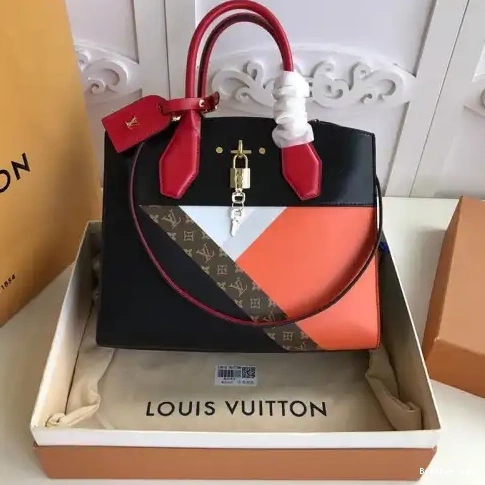 LV 19B570382 Bags 0730